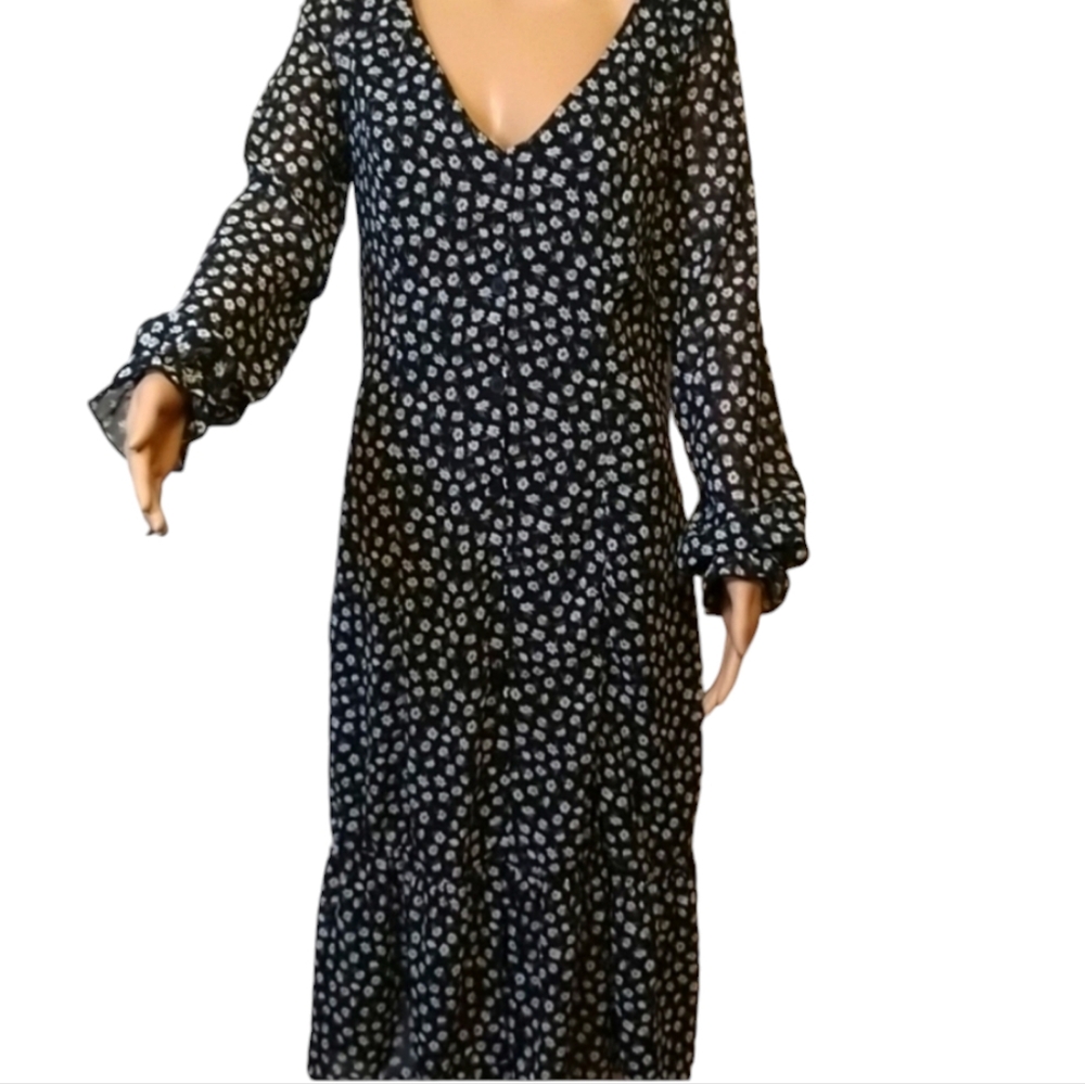 Beautiful NWOT Divided button up flowered puff sleeved silky dress